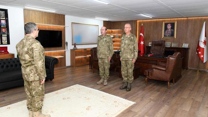 Kara Kuvvetleri Komutanı Bayraktaroğlu, devir teslim törenlerine katıldı