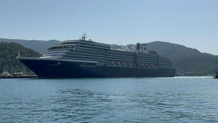 Marmaris'e denizden 2 bin 94 turist