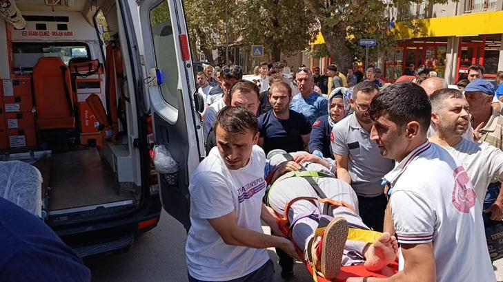 Bursa’da ters yönden gelen otomobil motosiklete çarptı: 2 yaralı