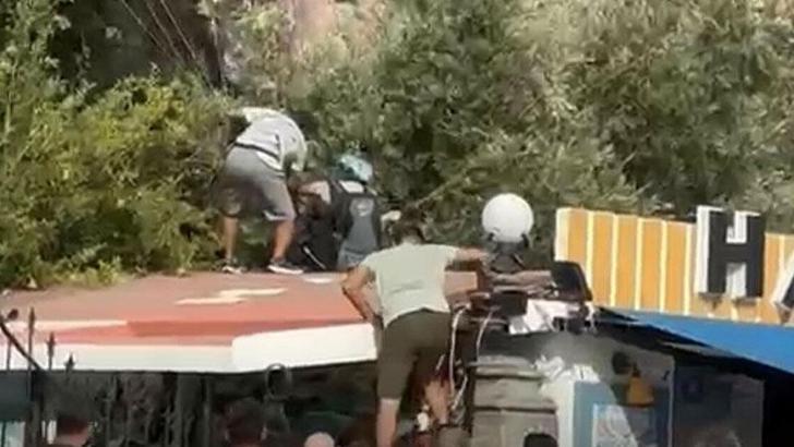 Fethiye'de yamaç paraşütü ağaca takılınca işletmenin çatısına indi: 1 yaralı