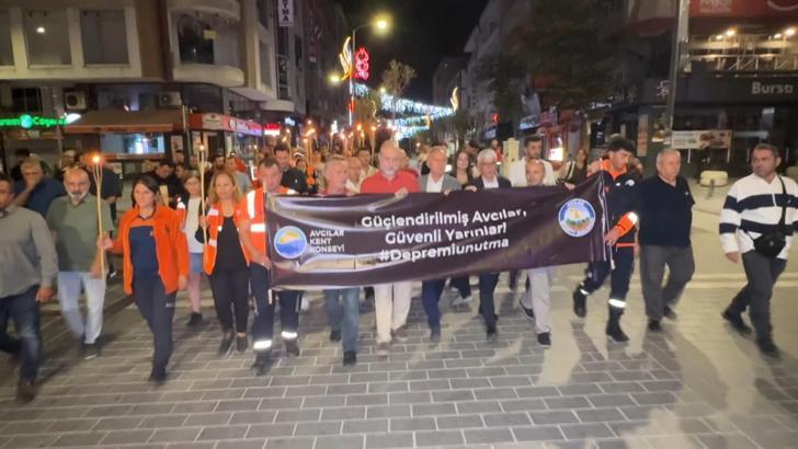 İstanbul - Avcılar’da 17 Ağustos Depremi’nde yaşamını yitirenler anıldı