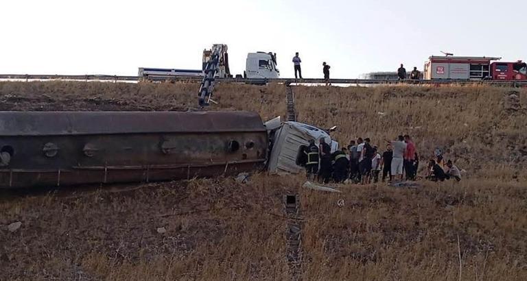 Gaziantep’te devrilen tankerin şoförü yaralandı