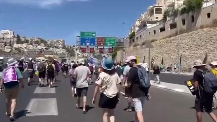 İsrail'de Gazze'deki esirlerin getirilmesi için protesto başladı