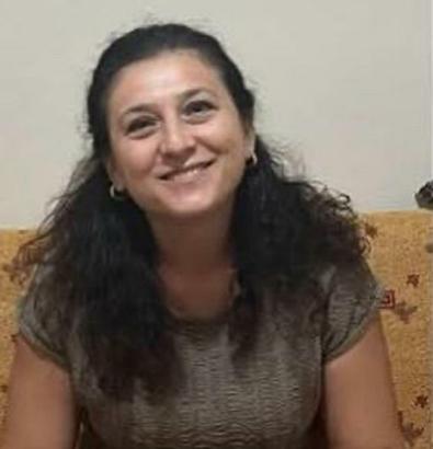 Kapısı açık minibüsten düşen ebe hayatını kaybetti