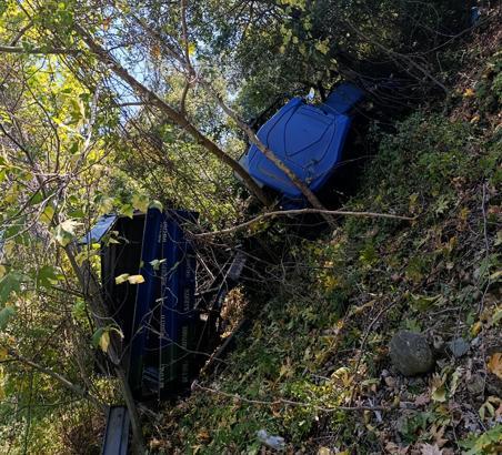 Yamaca devrilen traktördeki 2’si çocuk, 5 kişi yaralandı