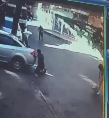 İstanbul - Kartal’da üzerine ağaç devrilen tiyatro oyuncusu ağır yaralandı