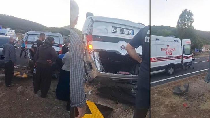 Bingöl'de iki hafif ticari araç çarpıştı: 11 yaralı