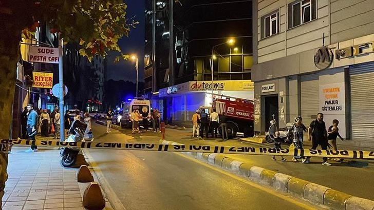 Kağıthane’de iş merkezinin çatısında yangın