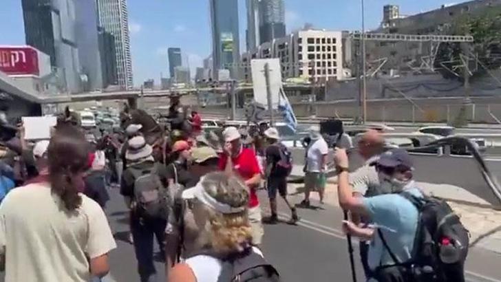 İsrail'de hükümet karşıtı grev ve protestolara 1 milyondan fazla kişi katıldı