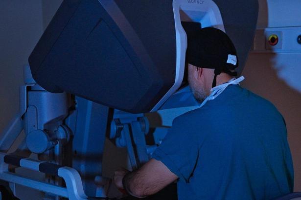 ‘Robotik cerrahi hastalara daha hızlı iyileşme imkanı tanıyor’