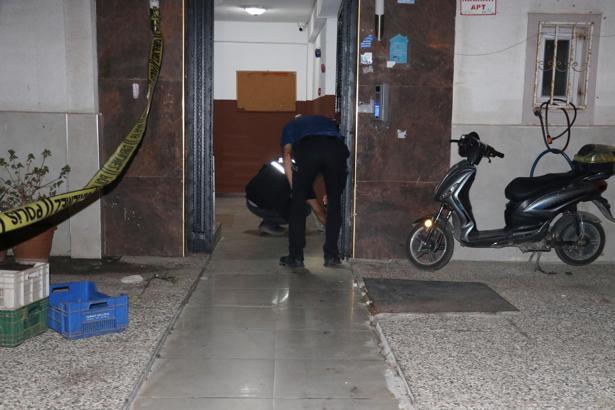 Evinin önünde silahlı saldırıya uğradı