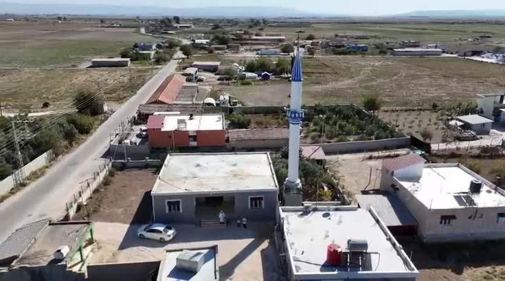 Engelli imam, gönüllülerle birlikte depremde yıkılan camiyi yeniden inşa etti