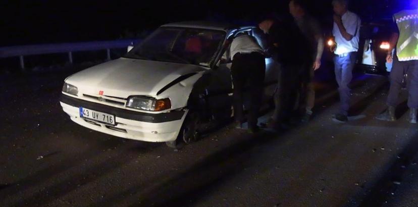 Tavşanlı’da iki otomobil çarpıştı; 5 yaralı