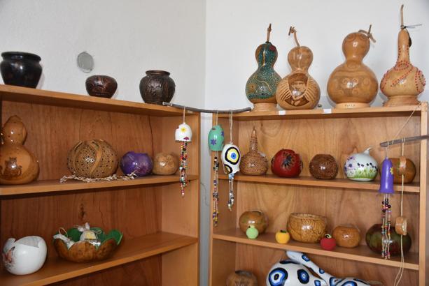 Kemerhisarlı kadınlar, atık malzemeleri süs eşyalarına dönüştürüyor