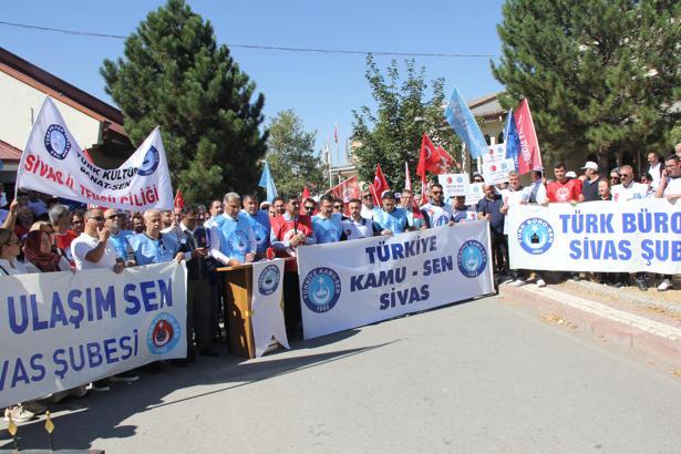 Sivas’ta memurlar iş bıraktı