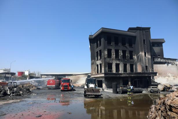 Gaziantep'te yanan geri dönüşüm fabrikasındaki hasar görüntülendi