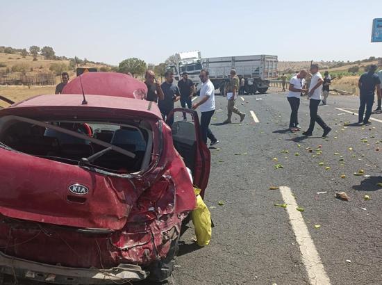Mardin’de otomobil ile TIR çarpıştı: 3 yaralı