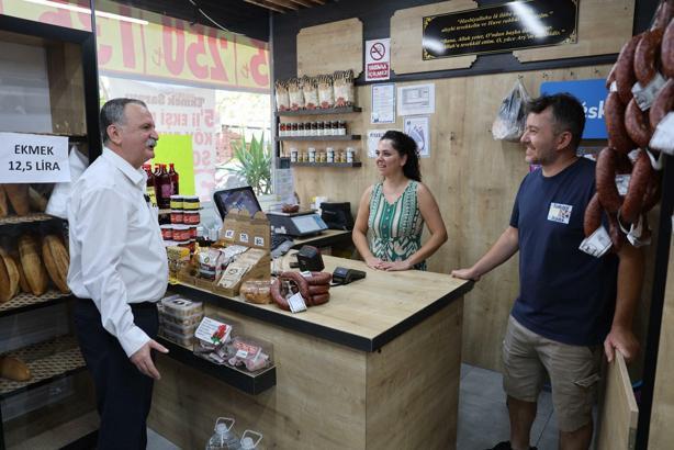 Başkan Balaban'dan Karaköy'de esnaf ziyareti