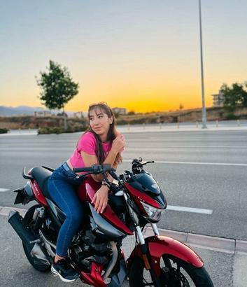 Devrilen motosikletteki Eda öldü, sürücü yaralı