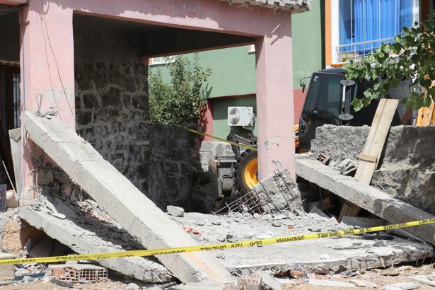 Balkonun çökmesiyle yaralanan 5 kişiden Zeynel: Kendimizi enkazın altında bulduk