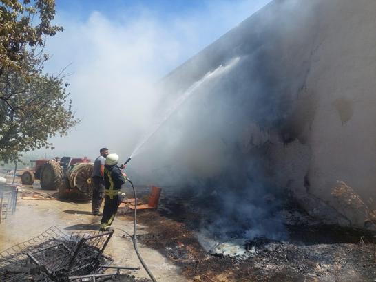 2 katlı evin çatısında yangın