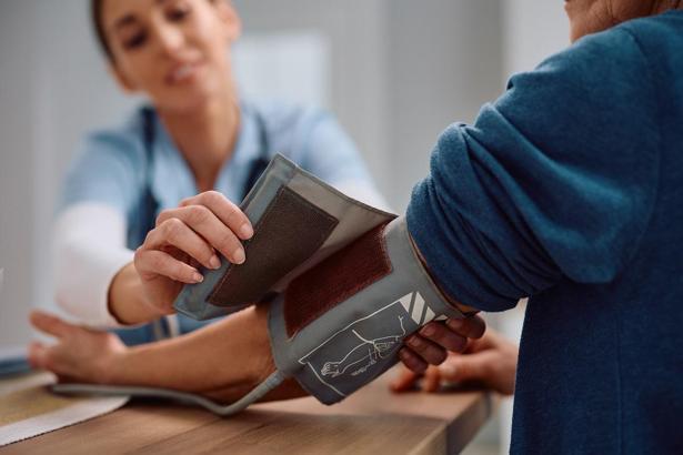 ‘Eşlerden biri hipertansiyonsa, diğerinde de risk artıyor’