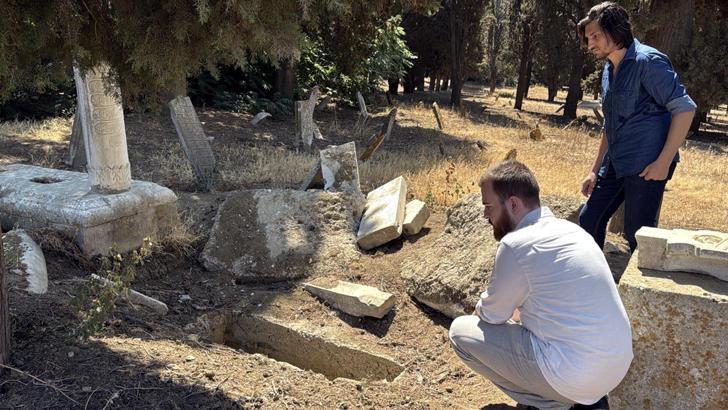 Tekirdağ'da defineciler, 18'inci yüzyıla ait mezarı tahrip etti