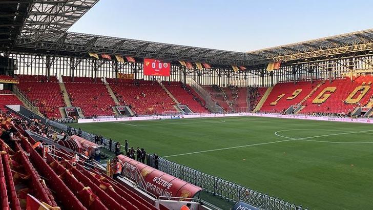 Göztepe'de Gürsel Aksel Stadı büyüyor