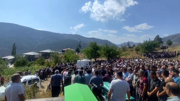 5 kişinin öldüğü kazada otomobil sürücüsü ile 4 yaşındaki Defne’nin cenazeleri teslim alındı (2)