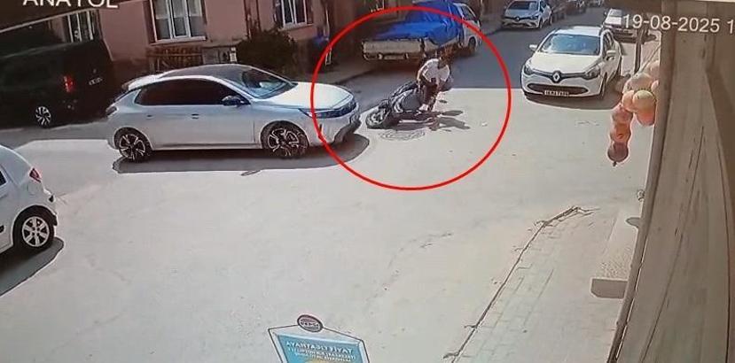 Bursa’da motosiklet ile otomobilin çarpıştığı kaza kamerada: 1 yaralı