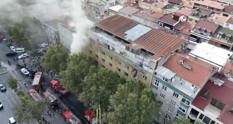 İstanbul - Sultangazi’de 6 katlı iş merkezinin 2'nci katında yangın