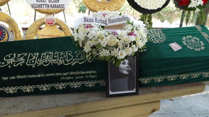 İstanbul - Türk Halk müziği sanatçısı Banu Kırbağ son yolculuğuna uğurlandı