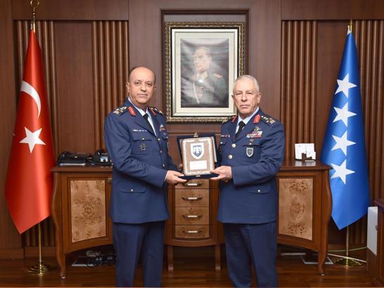 Muharip Hava Kuvveti Komutanlığı'nda devir teslim töreni