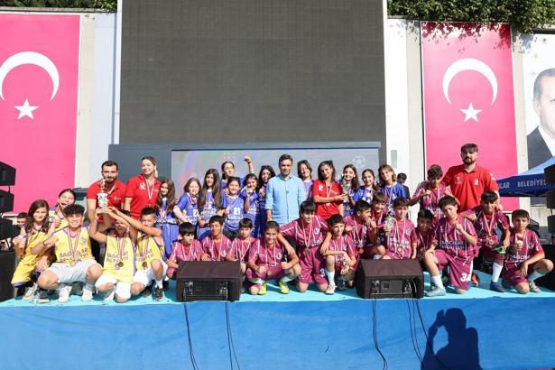 ‘Mahallenin Yıldızları-2’ Turnuvası’nda, sporcular ödüllendirildi