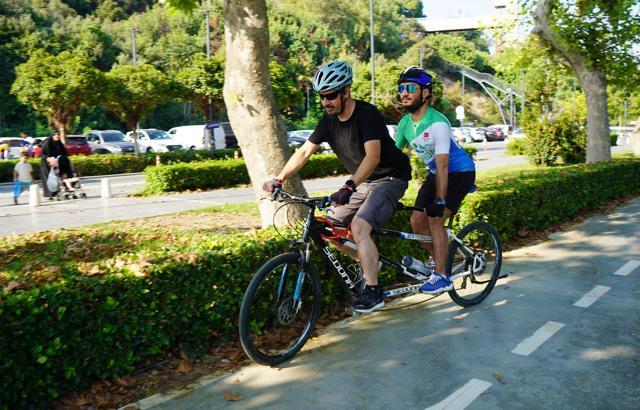 Görme yetisini kaybetti ama tutkusu bisikletten vazgeçmedi