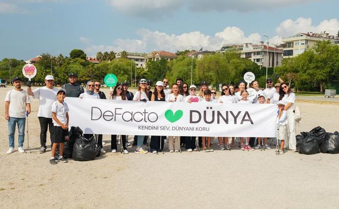 DeFacto, Aras Kayretli ile Yeşilköy Sahili’nde çevre temizliği gerçekleştirdi