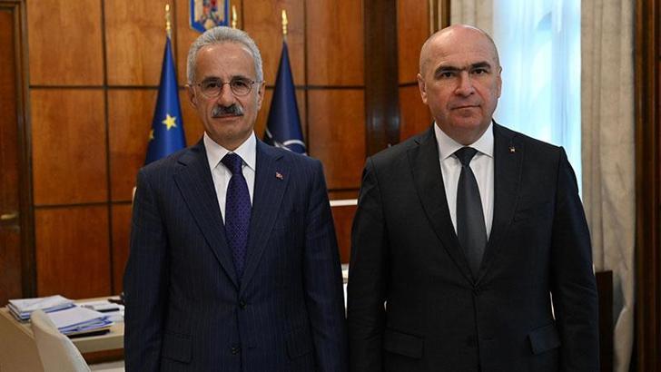 Bakan Uraloğlu, Romanya Başbakanı Bolojan ile bir araya geldi