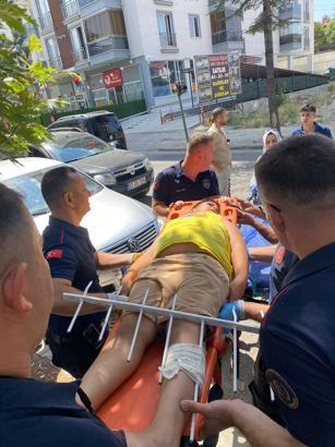 Bacağına demir korkuluk saplanan çocuk hastanelik oldu