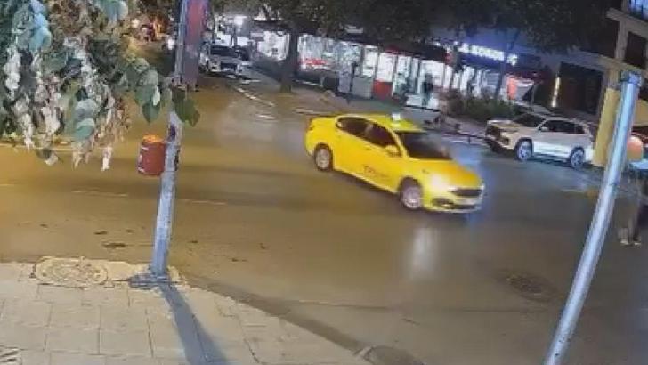 İstanbul - Kadıköy’de drift yaparak anne ve çocuklarının üzerine araç süren taksicinin ehliyetine el konuldu