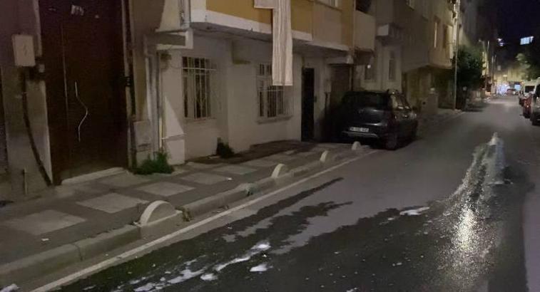 İstanbul - Bağcılar’da sokak ortasında kadın bıçaklayan zanlı linç edildi; polis güçlükle gözaltına aldı