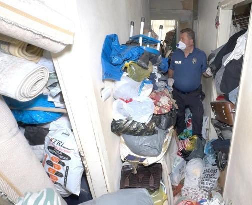 İstanbul - Avcılar’da çöp evden 12 kamyonet eşya çıktı