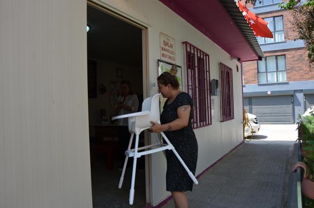 Kadın muhtarın mahallesinde ihtiyaç dışı eşyalar komşulara hediye ediliyor