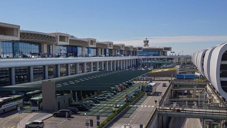 Milano Malpensa Havalimanı'nda bir yolcu yangın çıkardı