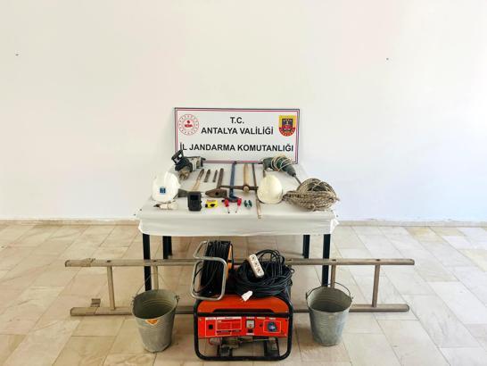 Jandarmadan kaçak kazıya suçüstü