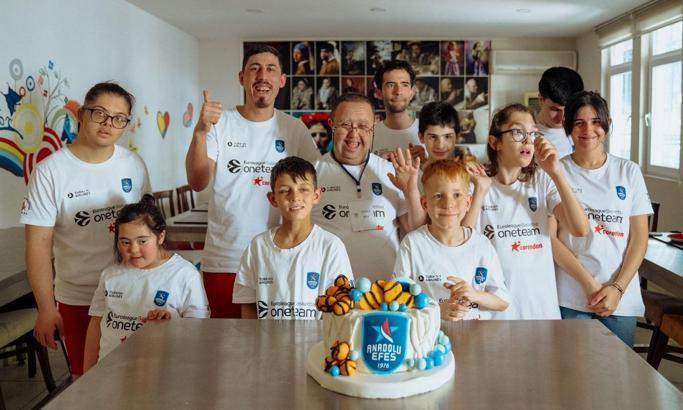 Anadolu Efes Spor Kulübü'nün 'One Team' projesine 15 özel sporcu katıldı