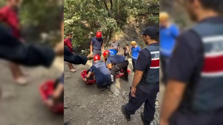 Osmaniye’de şelalede düşen genç ekiplerin yardımıyla kurtarıldı