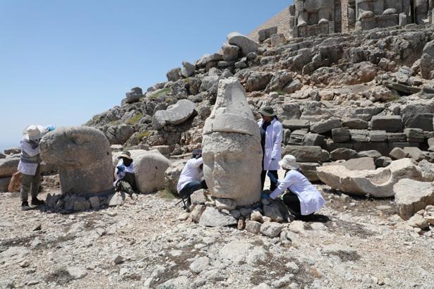 Nemrut Tümülüsü'ndeki heykeller bütünlüğüne kavuşturuldu