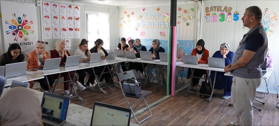 Pegasus’tan 330 depremzede genç kadına dijital kariyer desteği