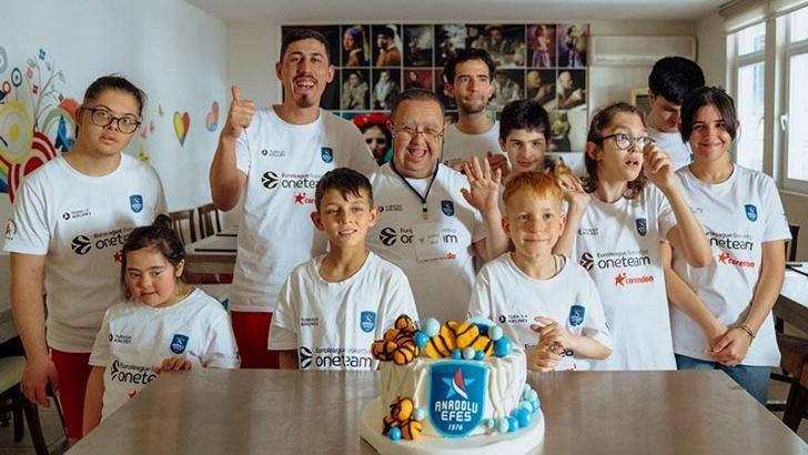 Anadolu Efes Spor Kulübü'nün 'One Team' projesine 15 özel sporcu katıldı