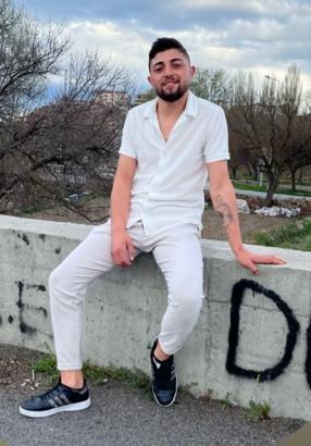 Bariyerlere çarpıp devrilen motosikletin sürücüsü öldü